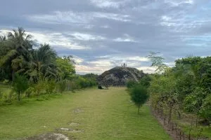 Isdhoo; When a Mound is not a Mound
